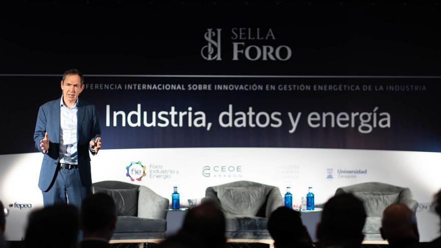 Azcón abraza las renovables para seguir captando grandes empresas