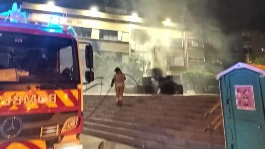 Investigan si los discursos de odio en redes prendieron la chispa del incendio del monumento a las tres culturas en Murcia