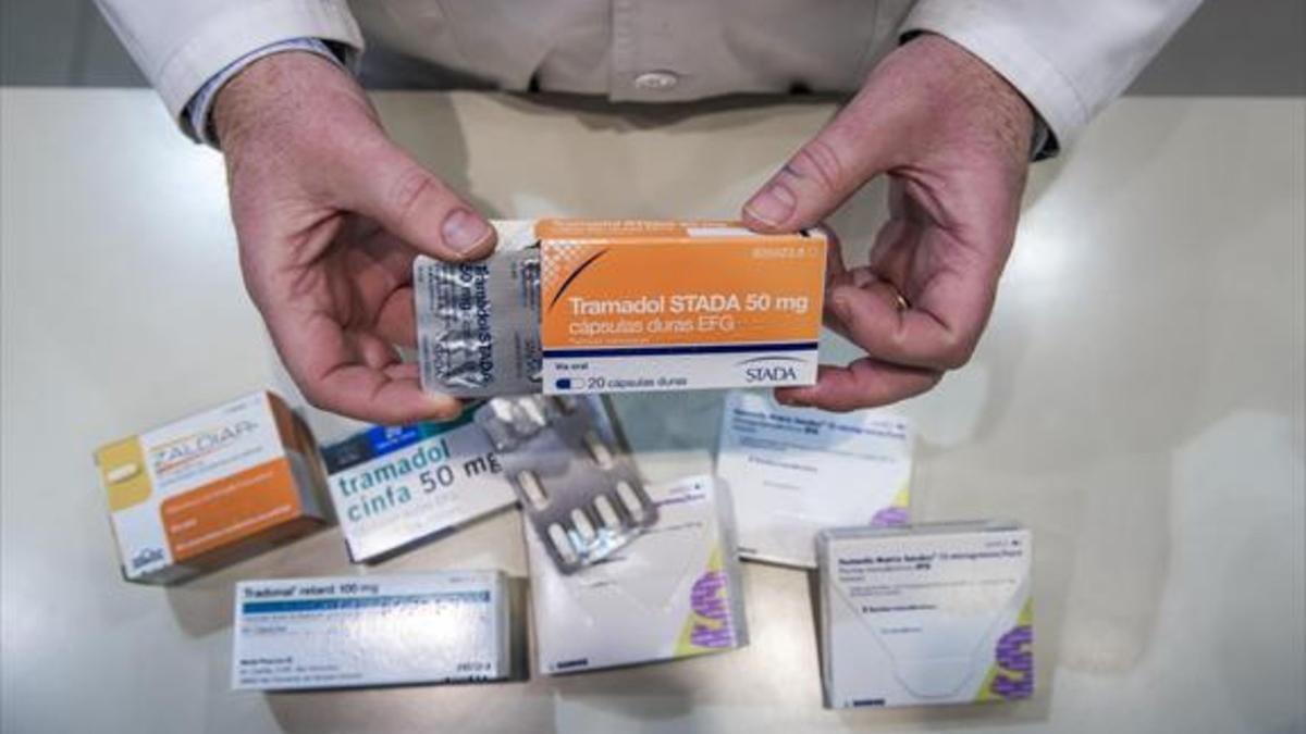 Envases de diversas marcas de medicamentos analgésicos opioides.