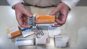 Envases de diversas marcas de medicamentos analgésicos opioides.