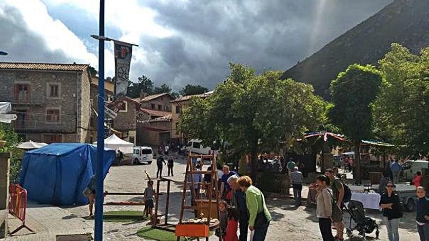 Assistents a la Fira Càtar de Gósol tot i la previsió de pluja