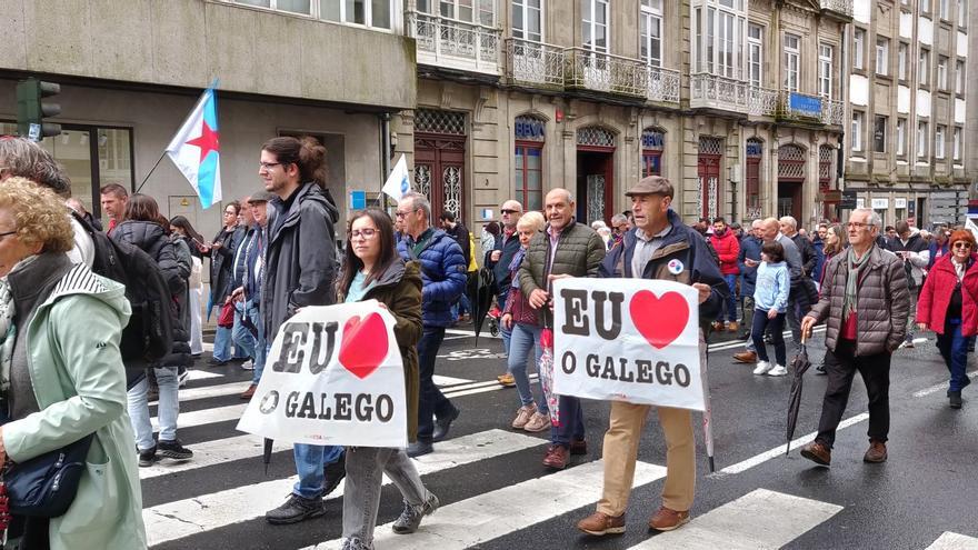 A manifestación do Día das Letras clama contra a situación de &quot;emerxencia&quot; do galego