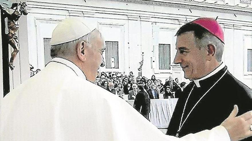 El obispo electo, con el papa