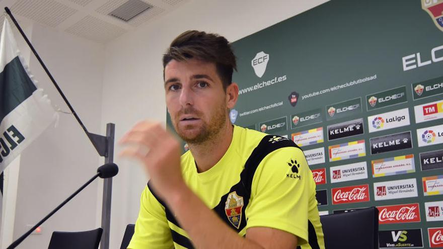 Javi Flores, en la sala de Prensa del estadio Martínez Valero