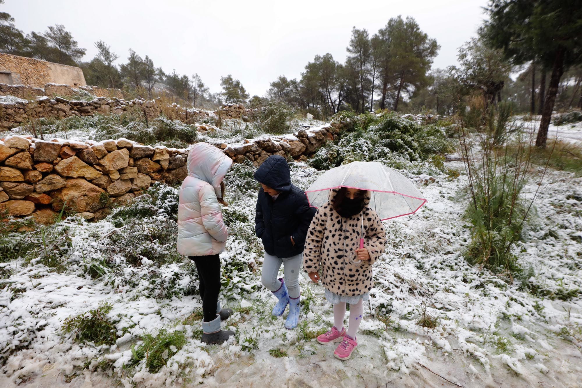 Galería de imágenes de la nieve por la borrasca Juliette en Ibiza