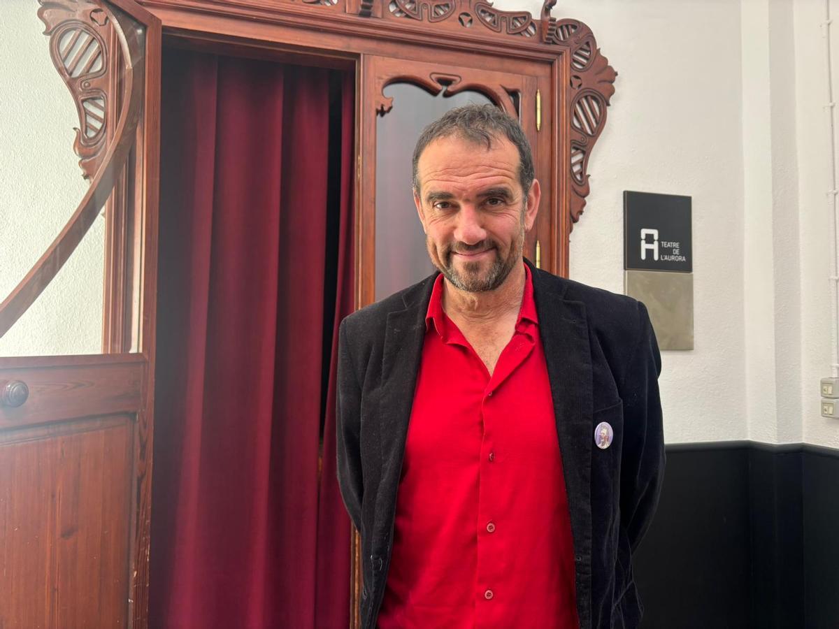 El director artístic de la Mostra Igualada, Joan Arqué, al Teatre de l'Aurora, d'on també n'és director