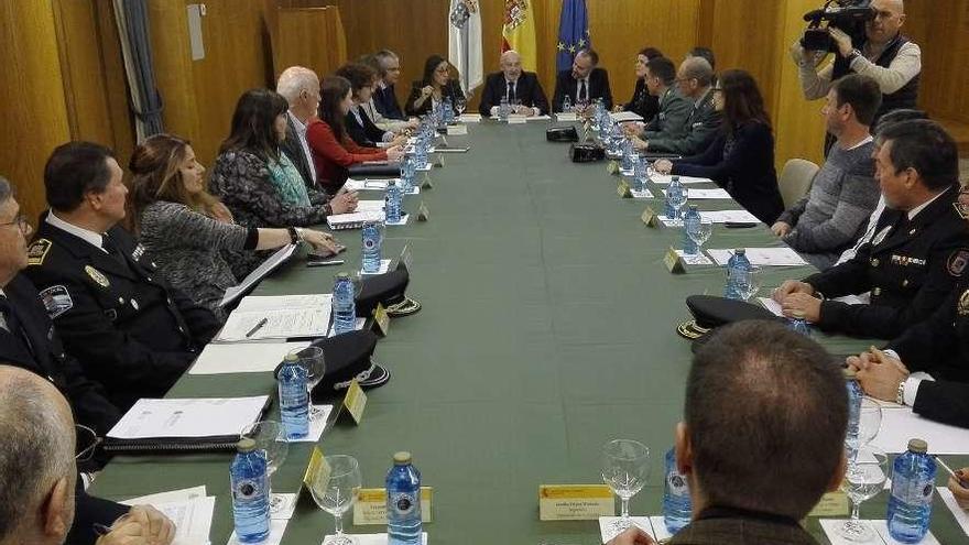 Reunión de la Comisión Autonómica de Seguridad Vial, ayer en la Delegación del Gobierno.