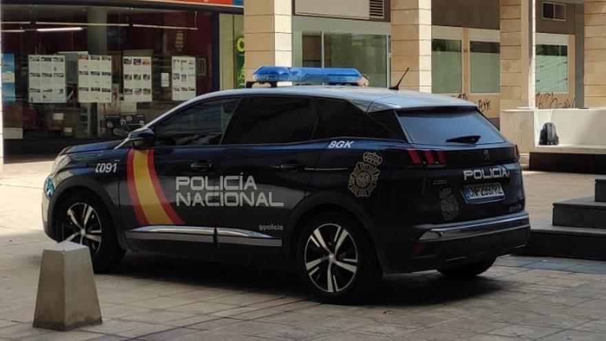 Un coche de la Policía Nacional en Zaragoza