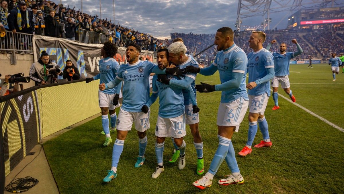 Los jugadores de New York celebran el primer gol en la final de la Conferencia Este