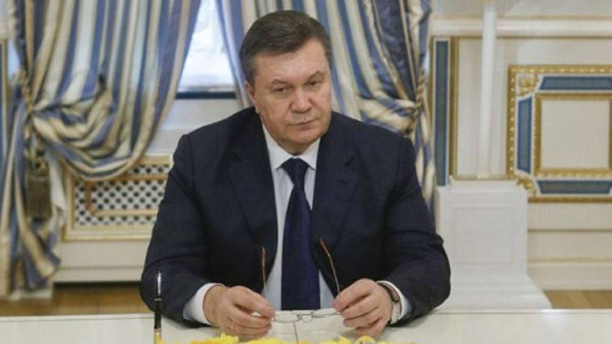 Yanukóvich firma la paz con la oposición