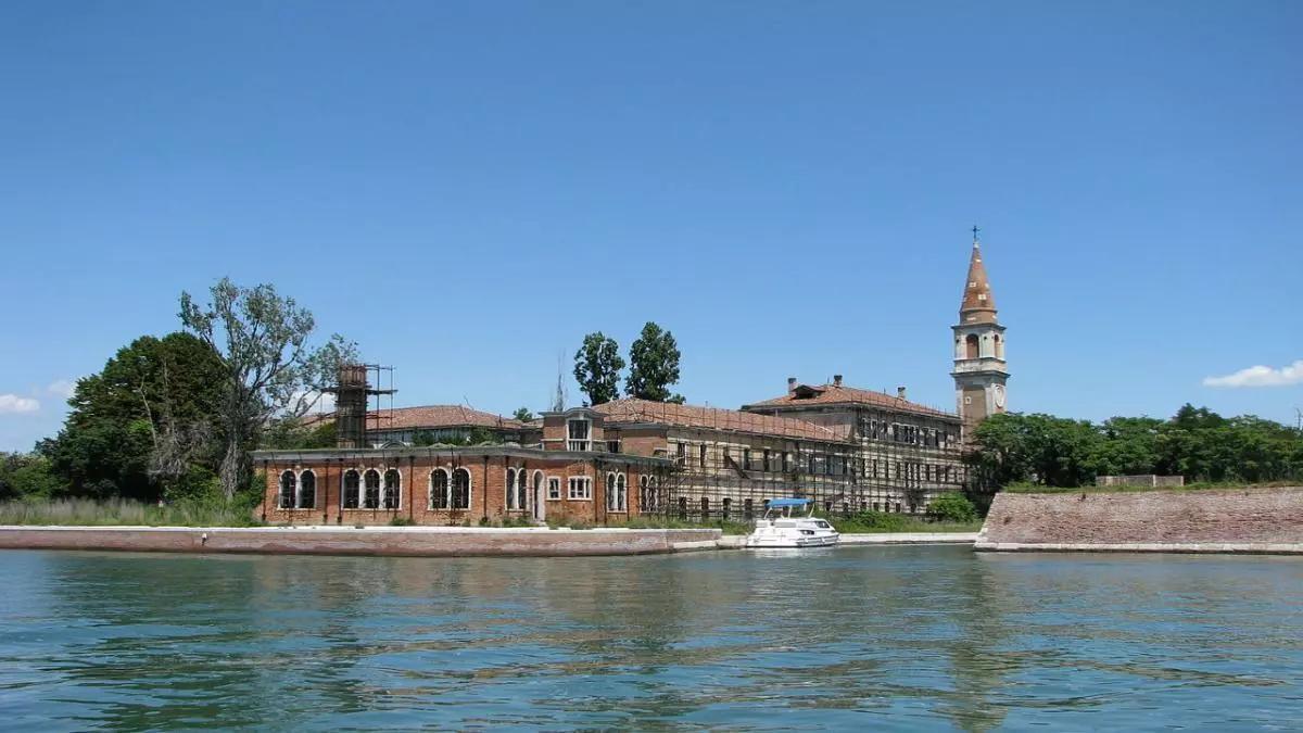 Isla de los muertos en Poveglia, Italia