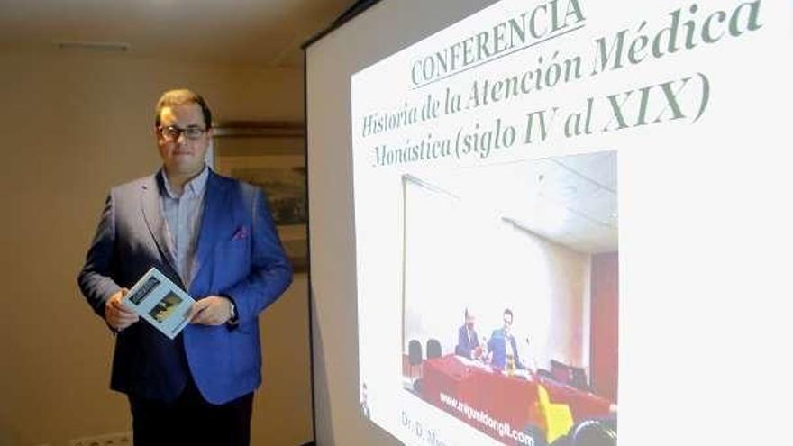 Dongil diserta sobre la historia de la atención médica monástica