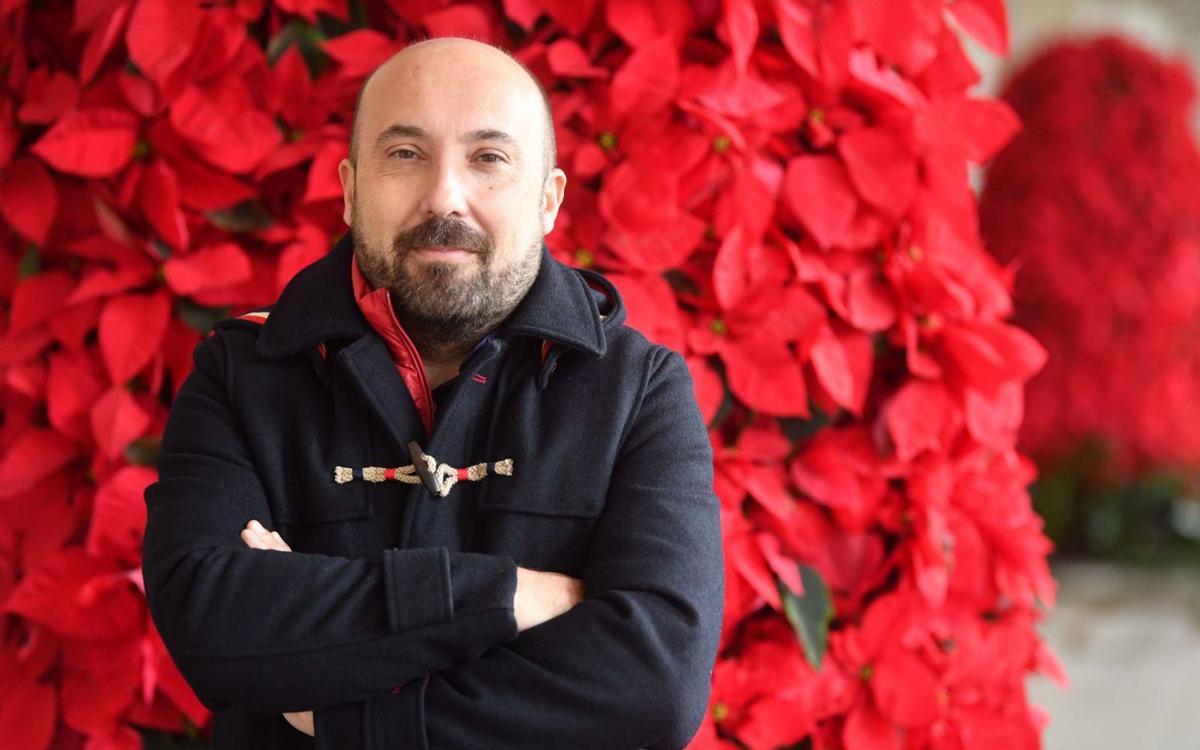 José Manuel Lage nos soportais do Palacio Municipal de María Pita.   | // VÍCTOR ECHAVE