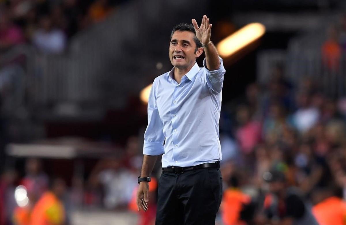 undefined39682985 barcelona s coach ernesto valverde gestures during the spani170814002709