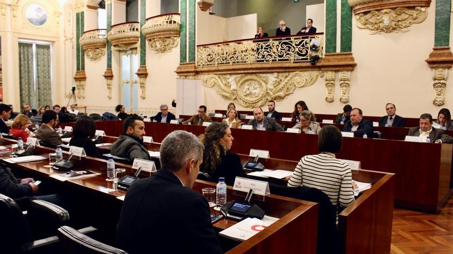 La Diputación de Badajoz aprueba sus cuentas para 2024 con la abstención del PP