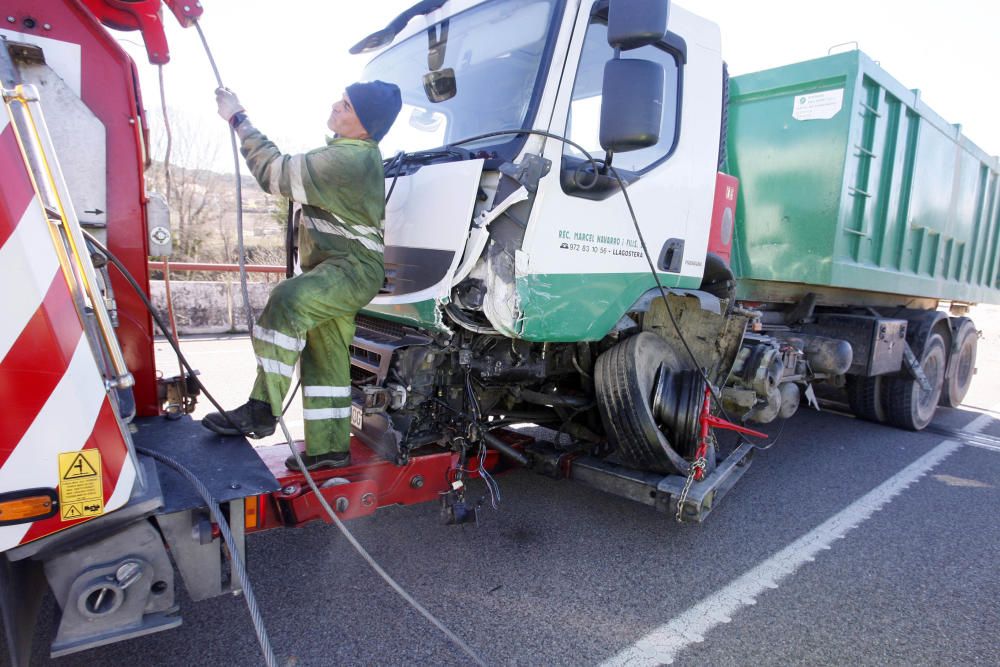 Accident de trànsit a la N-II al seu pas per Quart