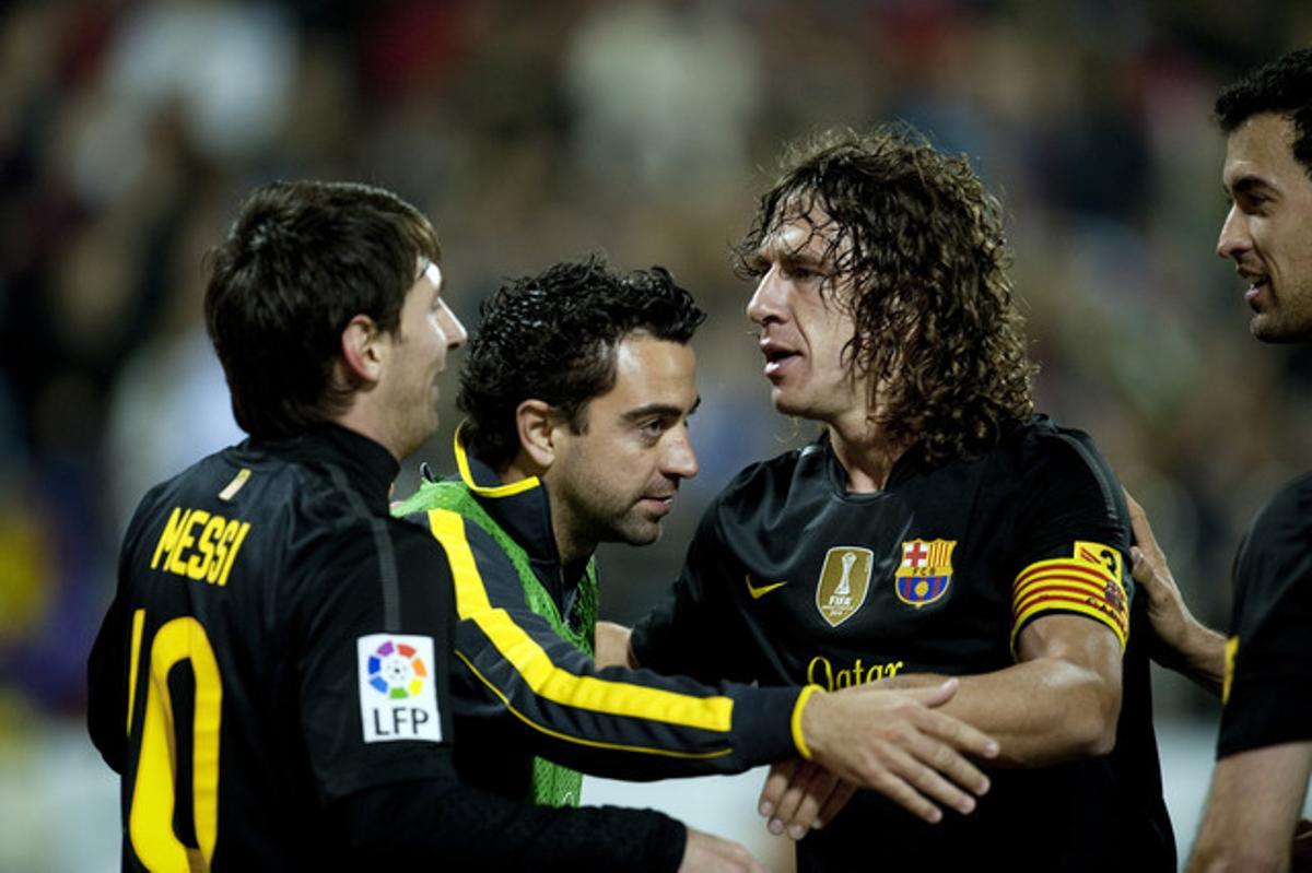 Messi, Xavi i Puyol s’abracen durant el partit de Lliga amb el Saragossa, el mes d’abril. Messi, Xavi i Puyol s’abracen durant el partit de Lliga amb el Saragossa, el mes d’abril.