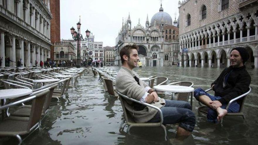 Una pareja, en Venecia.