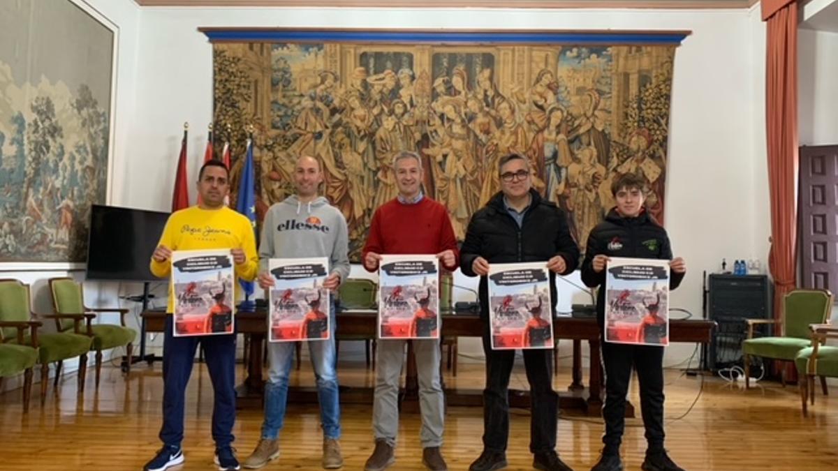 Presentación de la Escuela de CiclismoJúnior MTB Vintorobike