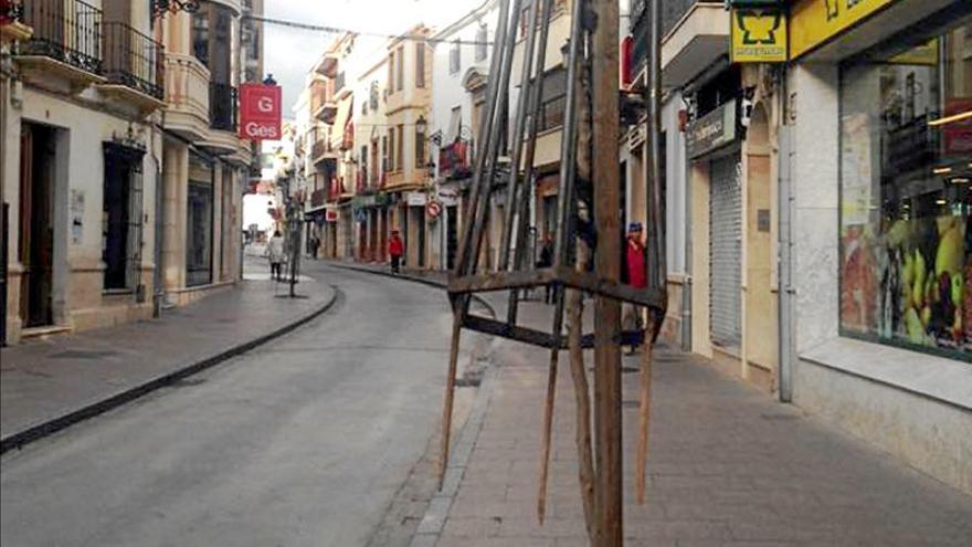 Destrozos en el mobiliario urbano de varias calles y plazas durante la madrugada del lunes