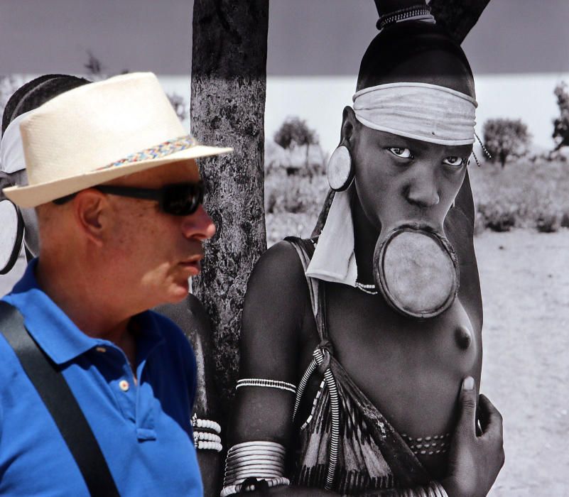 Exposición 'Sebastião Salgado. Génesis' en la plaza de la Constitución