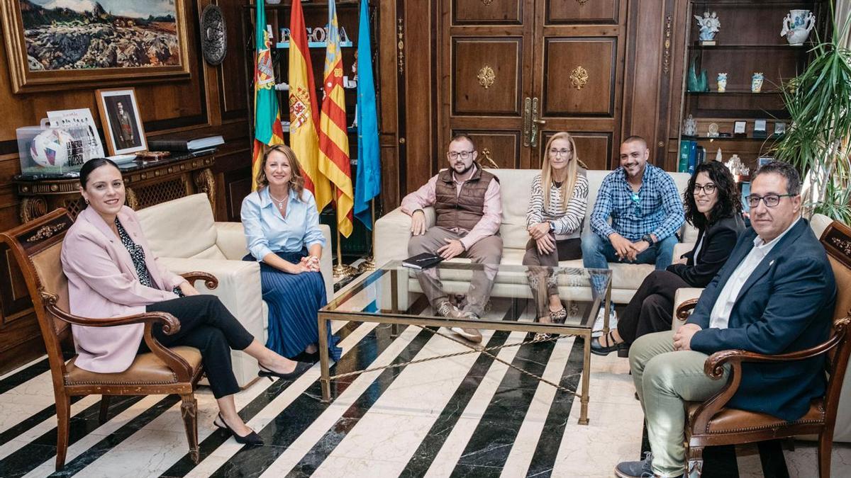 La alcaldesa de Castelló, Begoña Carrasco, ha mantenido una reunión con los nueva junta directiva de los vecinos de la Marjaleria.