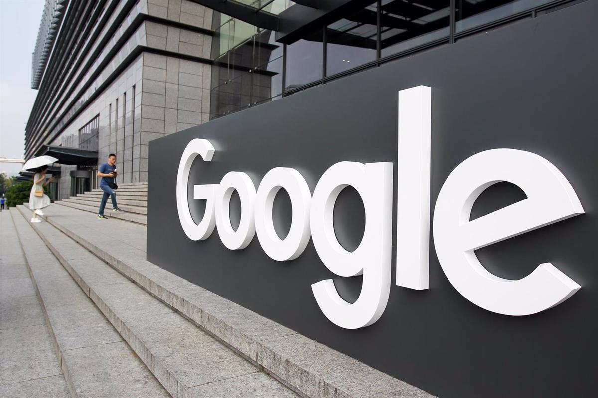 Google firma un acord de drets afins per remunerar la premsa francesa