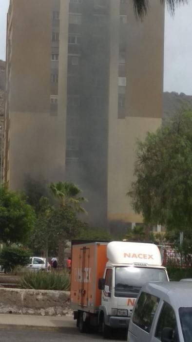 Incendio en un edificio de Jinámar