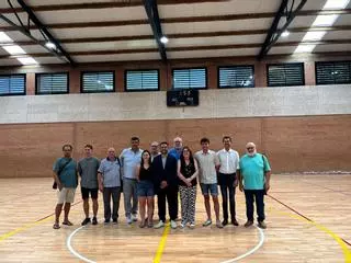El pavelló de Calaf recupera l'activitat amb el nou terra de fusta