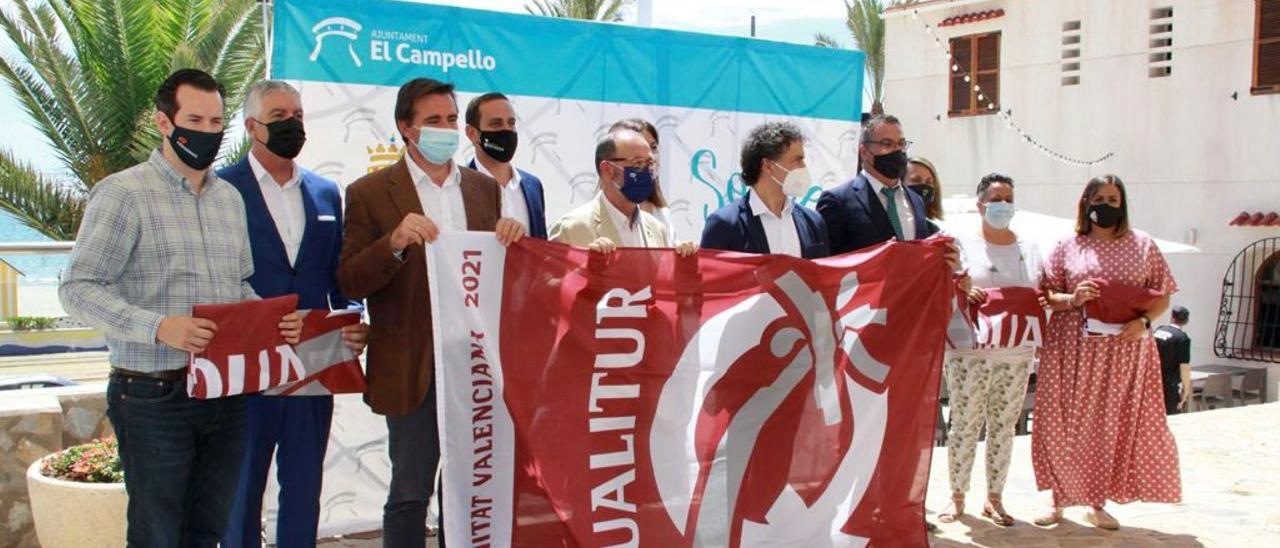 Acto de entrega de las banderas Qualitur hoy en El Campello.