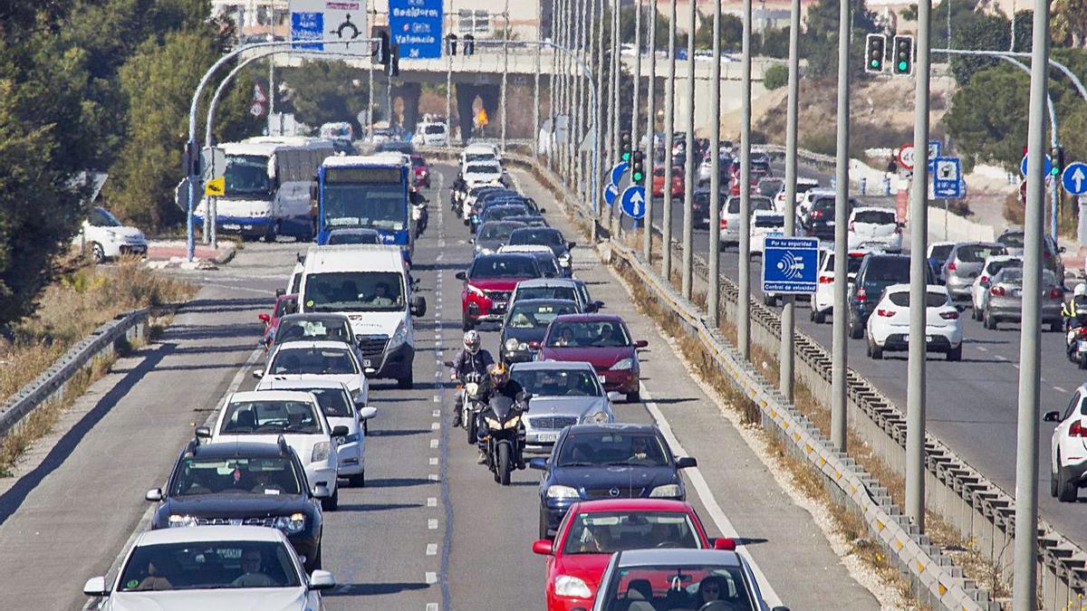 El transporte es la mayor fuente de contaminación atmosférica. | HÉCTOR FUENTES