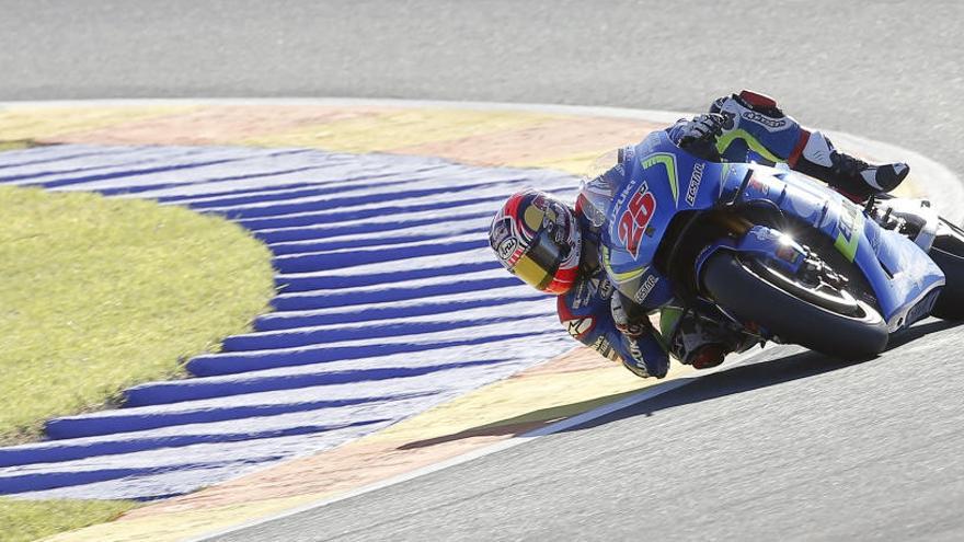 Maverick Viñales traçant un gir.