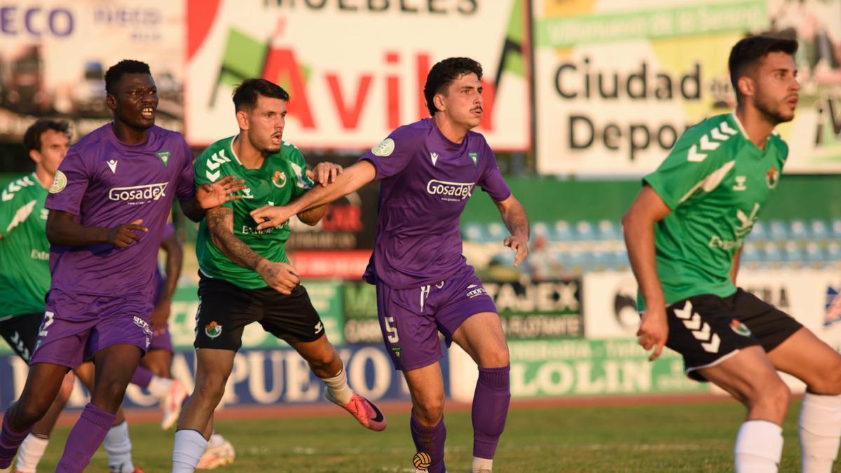 Villanovense-Cacereño de esta pretemporada en Villanueva.