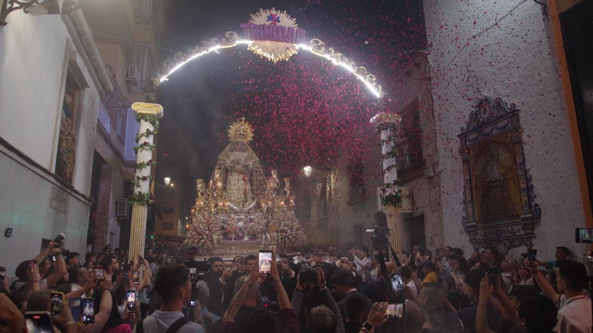 La Virgen de la Trinidad recorre su barrio