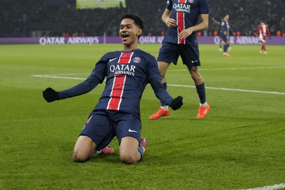 Senny Mayulu celebra el 7-0 del PSG ante Brest