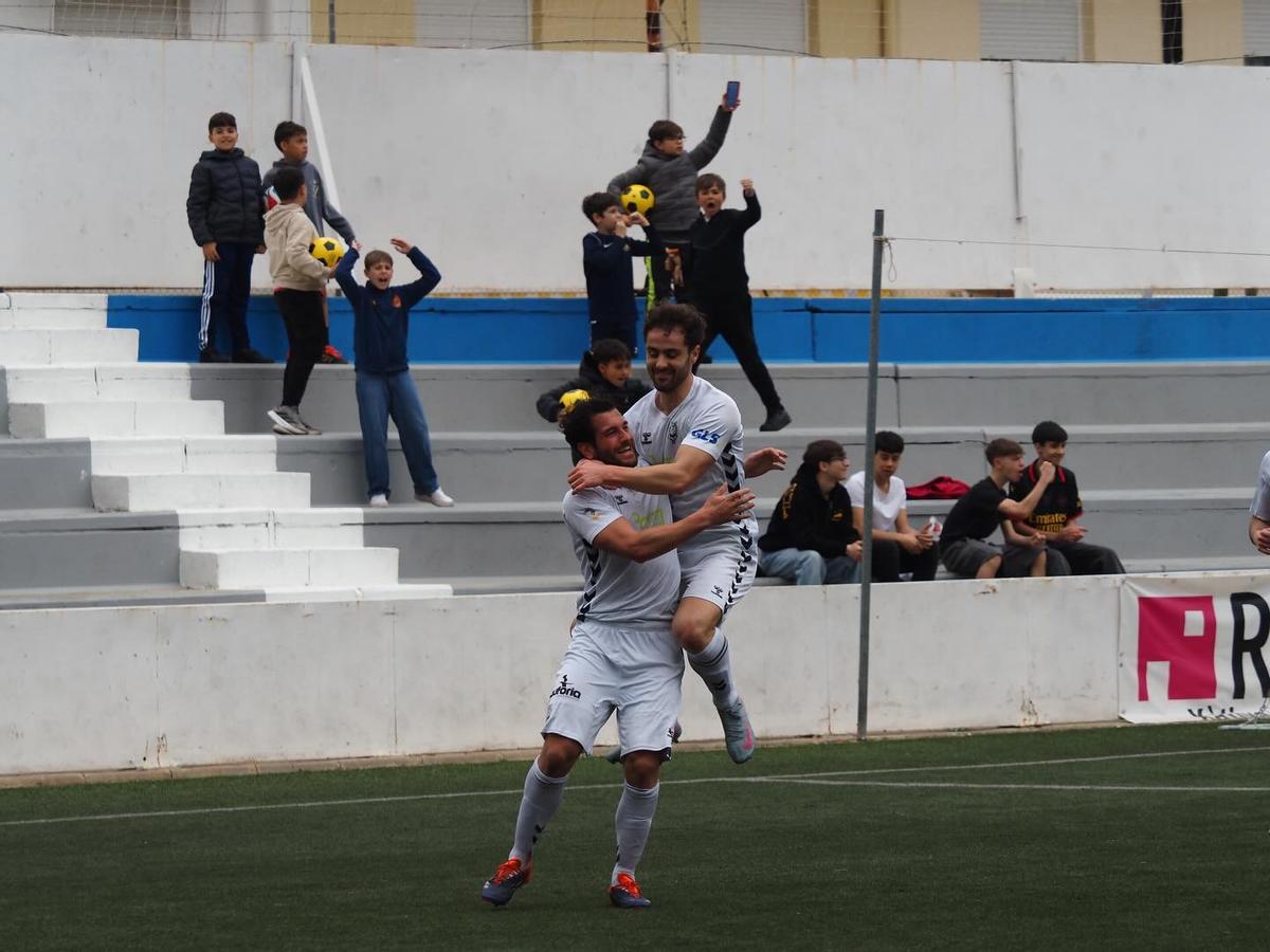 El CD Olímpic celebra uno de los goles ante el Rayo Ibense.