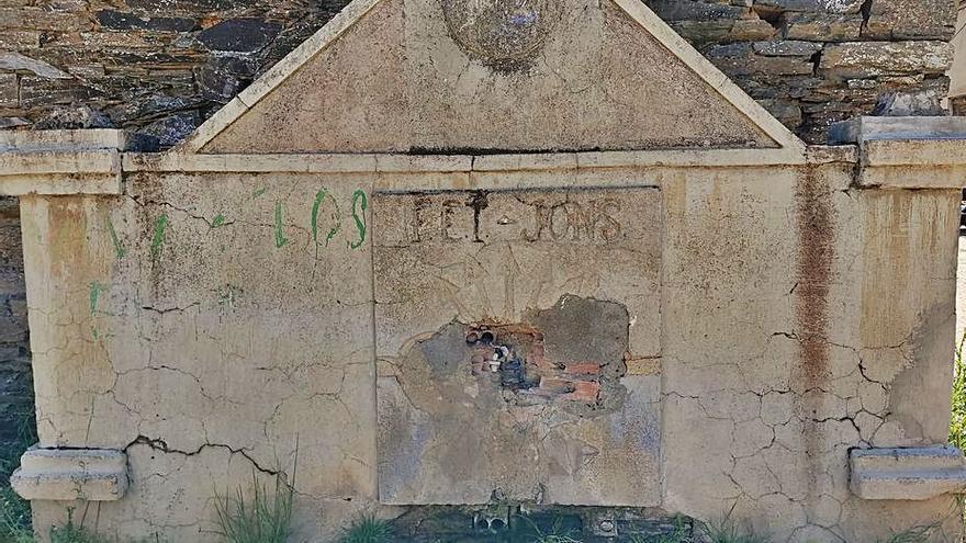 La fuente tradicional, en completo estado de abandono. | Ch. S. 