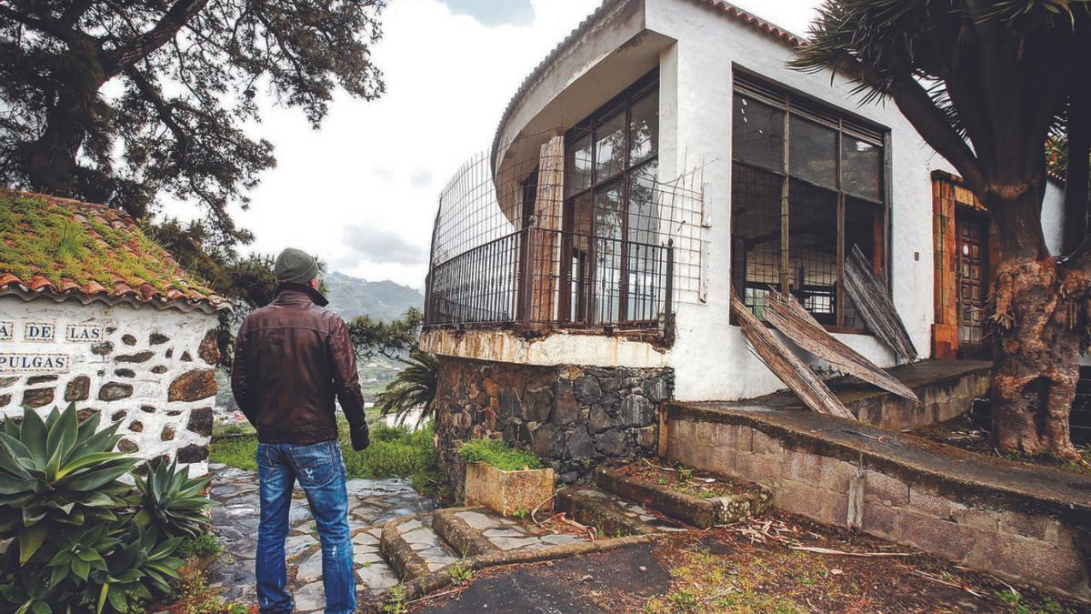 El restaurante-mirador de San Matías, con las señales del deterioro del edificio y sus alrededores. | | LP/DLP