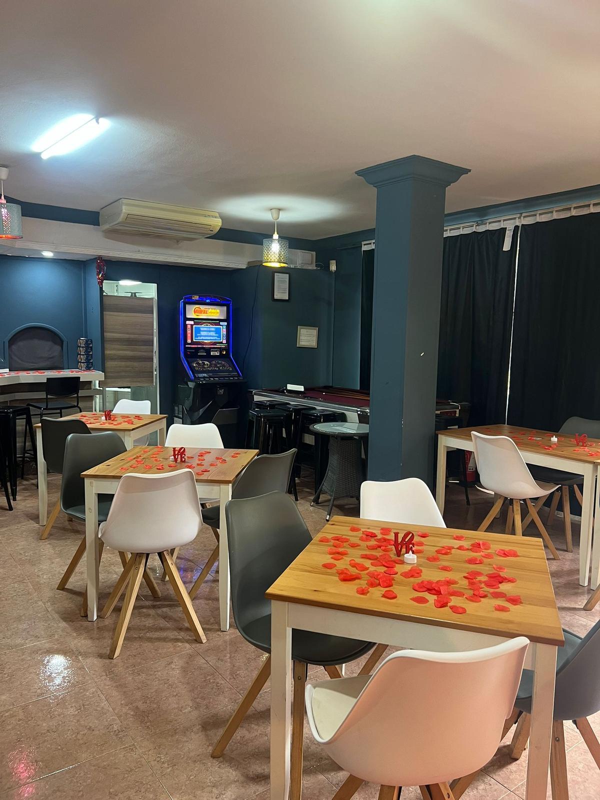 Besondere Deko für die Eröffnung am Samstag (14.2.).