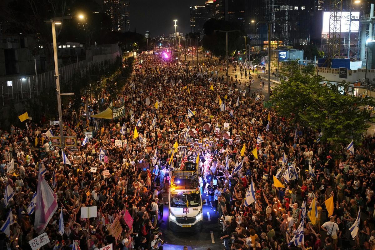Manifestación a favor de la liberación de los rehenes en Tel-Aviv y en contra de los planes de Binyamín Netanyahu en Gaza.