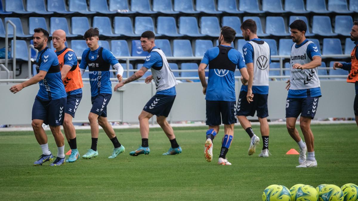 Entrenamiento del CD Tenerife, hoy, en Tenerife, antes del derbi en el Estadio de Gran Canaria.