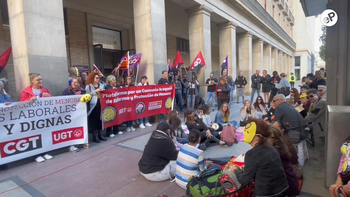 Imagen de archivo de una de las protestas de los trabajadores de los centros de menores en Zaragoza.