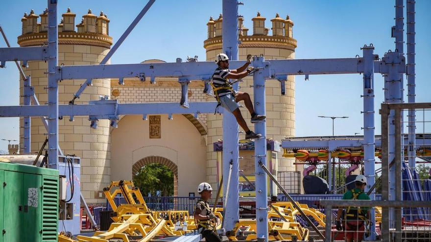 ¡Cuenta atrás para la feria! Atracciones y casetas toman forma en Badajoz