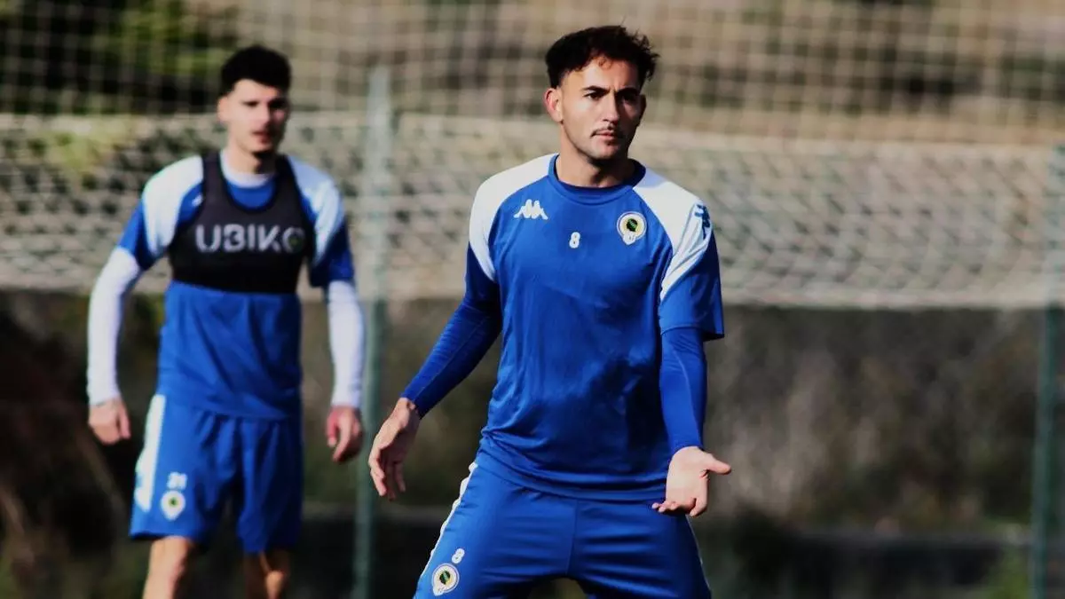 Mimos para Carlos Mangada del entrenador del Hércules