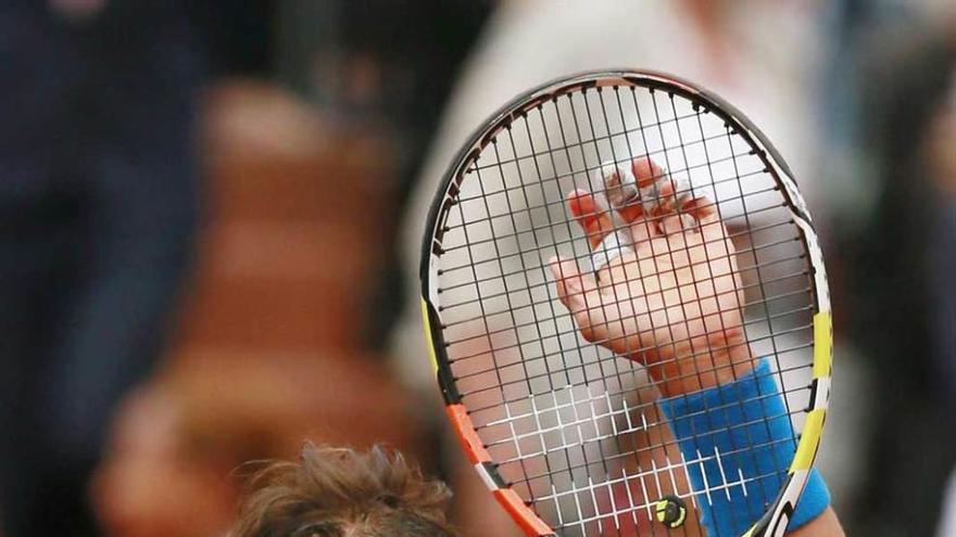 Nadal celebra su triunfo en la primera ronda de Roland Garros.