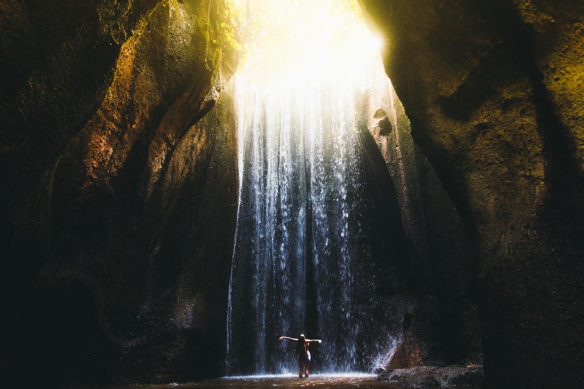 Las cascadas escondidas entre la vegetación tropical muestran la cara más aventurera y exuberante de Bali.