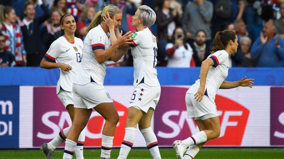 Rapinoe y Horan celebran el 0-1 ante las suecas