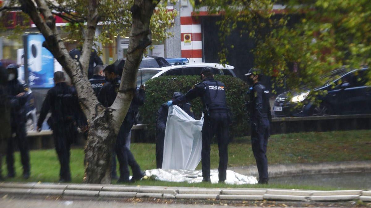 Muere un hombre al apuñalarse desnudo en pleno centro de Zaragoza