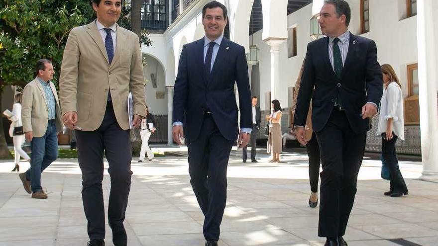 El Gobierno andaluz exhibe 21 medidas en sus primeros cien días bajo la amenaza de Vox