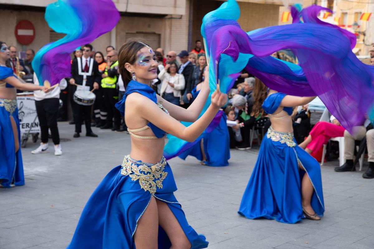Ballet abre el Gran Desfile Parada del Kabilas y Mesnadas del 1 de mayo.